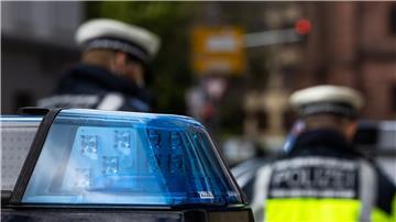 Die Polizei fand die junge Frau in einem Gebüsch.