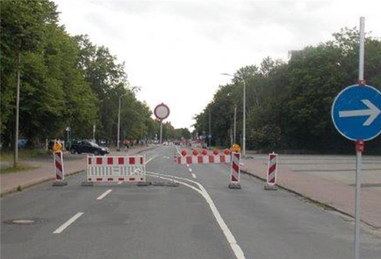 Die Polizei fragt: Wer hat diese Vollsperrung auf der Beethovenallee in Cuxhaven eingerichtet?