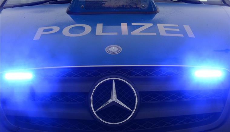 Die Polizei hat am Mittwoch eine Seniorin befreit, die von einem falschen Polizisten in ihrem Haus in Leherheide eingeschlossen wurde. 