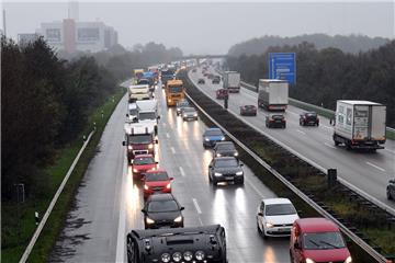 Die Polizei hat am Mittwochmorgen auf der A27 ordentlich zu tun: Dort hat es gleich an drei Ausfahrten gekracht. 