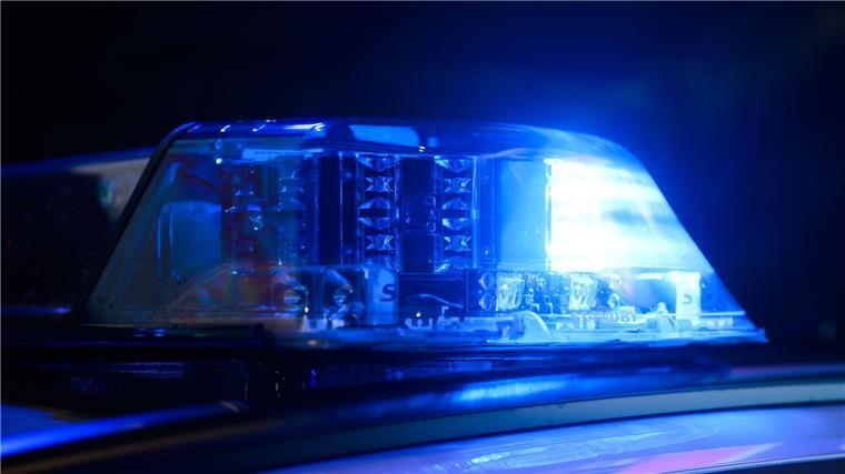 66-Jähriger bei Explosion in Lingen schwer verletzt Die Polizei hat den Explosionsort beschlagnahmt. (Symbolbild)