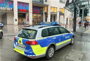 Die Polizei hat die Altmarktgalerie in Dresden nach einer Geiselnahme abgesperrt.