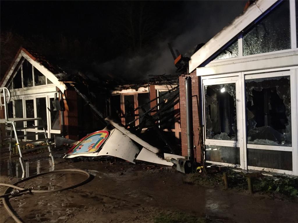 Die Polizei hat die Brandruine beschlagnahmt. 