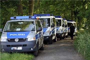 Die Polizei hat mit einem Großaufgebot nach dem angeblich angeschossenen Mann aus der Nähe von Hannover gesucht. 