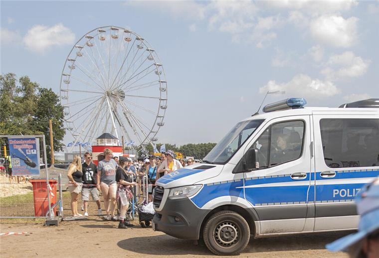 Die Polizei hat rund 102 Straftaten auf dem Festival registriert - darunter eine Vergewaltigung (Symbolbild).