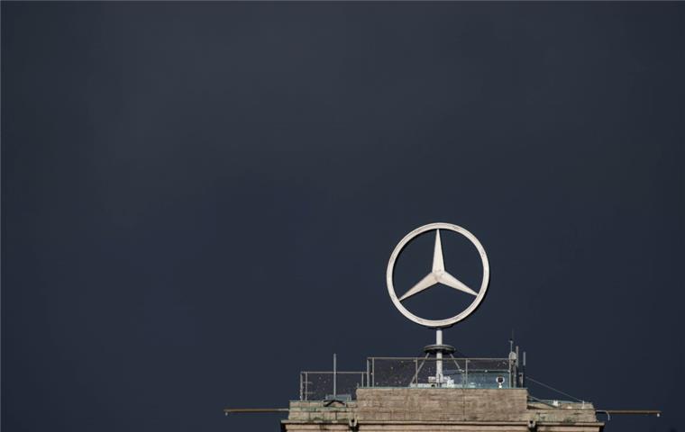 Trophäen am Gürtel: Polizei schnappt Vandalen in Bremerhaven Die Polizei hat zwei Männer festgenommen, die in Lehe Sterne von Autos abgebrochen haben sollen.