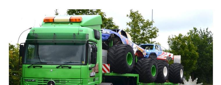 Bremerhaven: Monstertruck-Transporter flieht vor Polizei Die Polizei hat zwei mit Monstertrucks geladene Schwertransporter gestoppt.