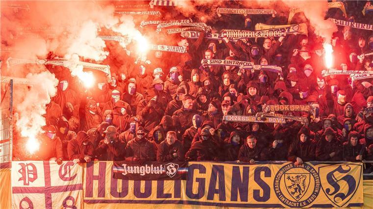 Keine personalisierten Tickets beim Niedersachsen-Derby Die Polizei hofft auf ein friedliches Derby zwischen Braunschweig und Hannover.