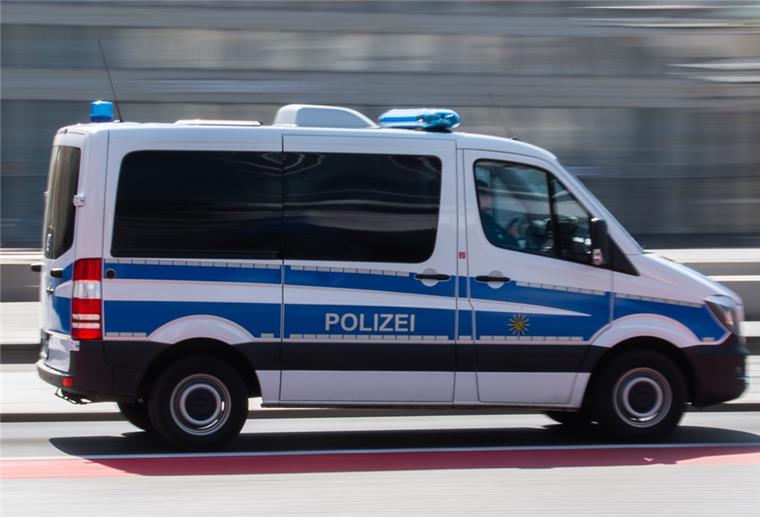 Die Polizei in Bremerhaven fahndet nach zwei Räubern.