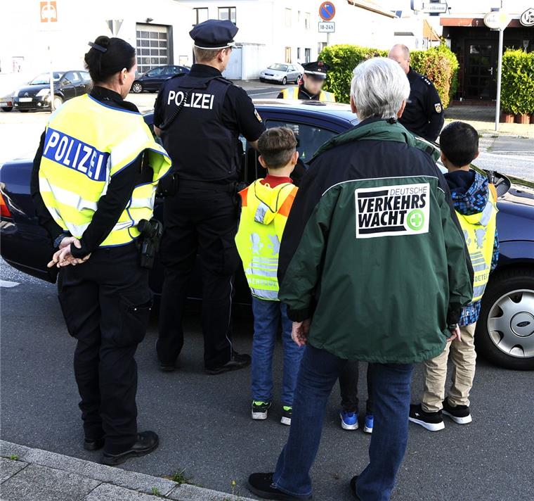 Die Polizei in Bremerhaven hat eine Tempokontrolle vor der Veernschule gemacht. 