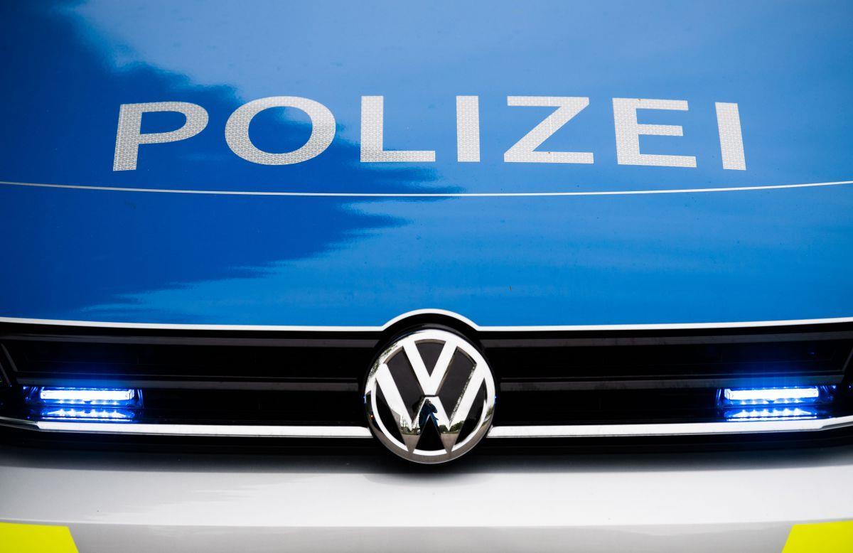 Die Polizei in der Stadt Bremen sucht nach einem aggressiven BMW-Fahrer, der durch die Bremer Fußgängerzone gefahren ist.