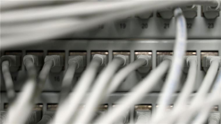 Polizei-Telefone blockiert - junge Männer im Verdacht Die Polizei in Osnabrück ermittelt gegen fünf junge Männer, die durch Telefonmanipulationen die Arbeit von Polizeistationen gestört haben sollen. (Symbolfoto)