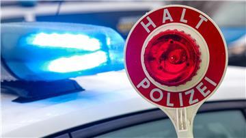 Die Polizei kontrolliert schließlich den Wagen. (Symbolbild)