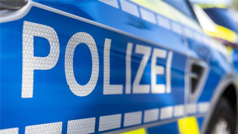 Reisende Handwerker bedrängen ältere Dame in Driftsethe - Hund vertreibt sie Ein Polizeiauto