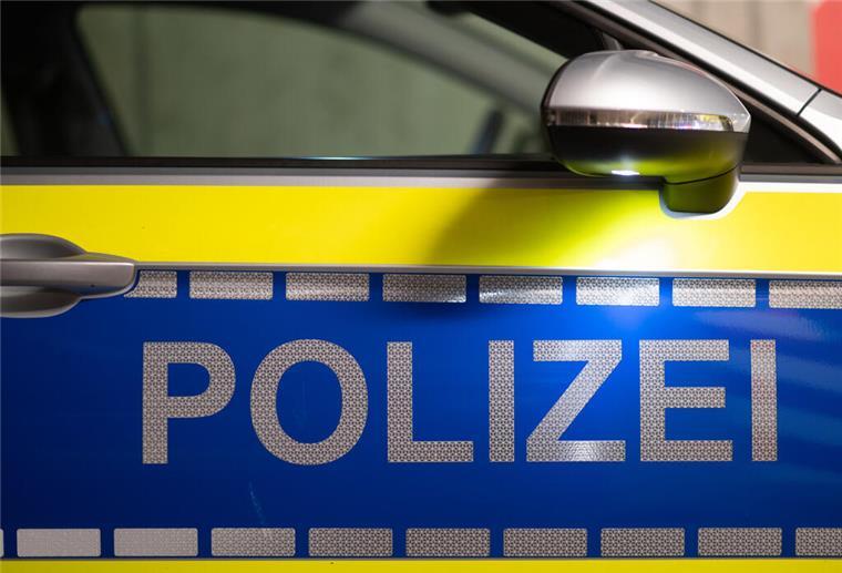 Die Polizei meldet, dass die verletzte Frau außer Lebensgefahr ist.