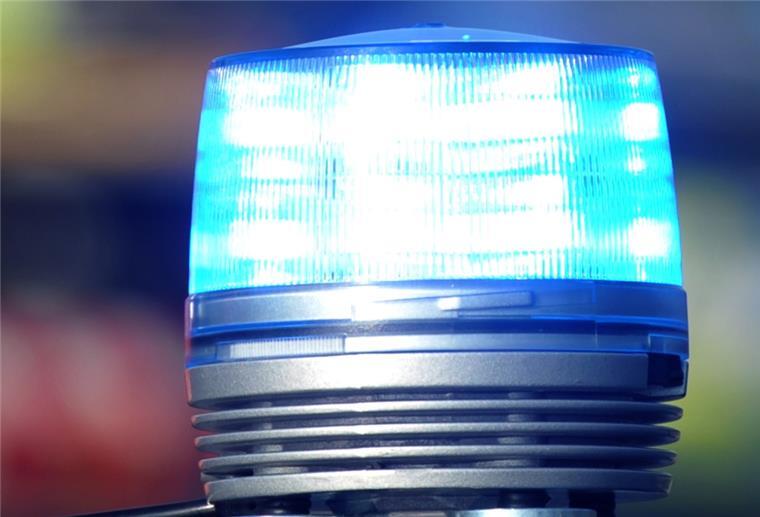 Das Blaulicht eines Streifenwagens der Polizei leuchtet