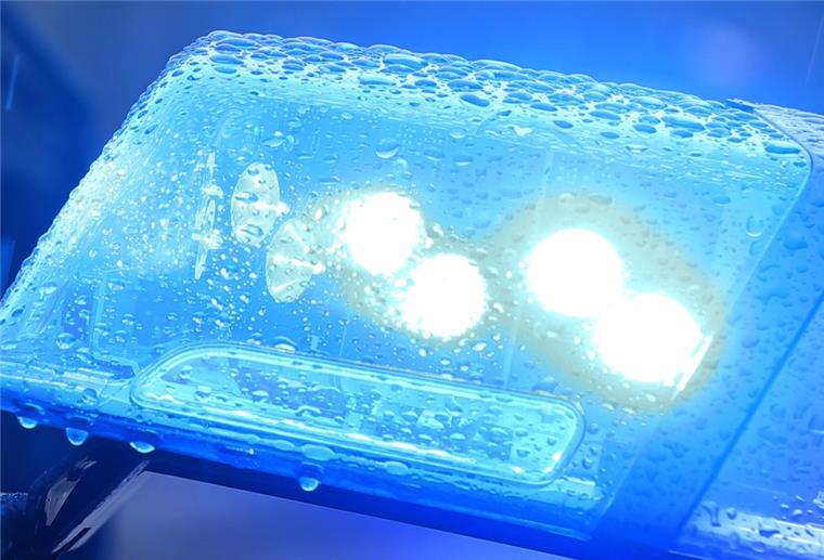 Krempel: Autofahrer (79) landet mehrmals im Gegenverkehr Die Polizei nahm einem 79-Jährigen den Führerschein ab.