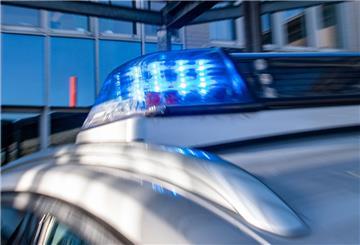 Die Polizei Nordenham sucht nach einer Unfallflucht nach dem Täter und bittet Zeugen, sich zu melden.