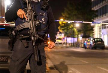 Die Polizei sperrte am Abend einen Bereich im Zentrum von Brüssel ab.