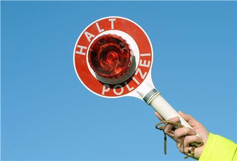Die Polizei stoppte einen 52-Jährigen, der sein Auto stark alkoholisiert durch Rotenburg lenkte.