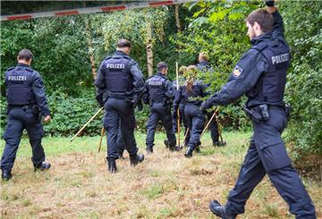 Polizei sucht Fundort einer Leiche an der Grimsbystraße ab