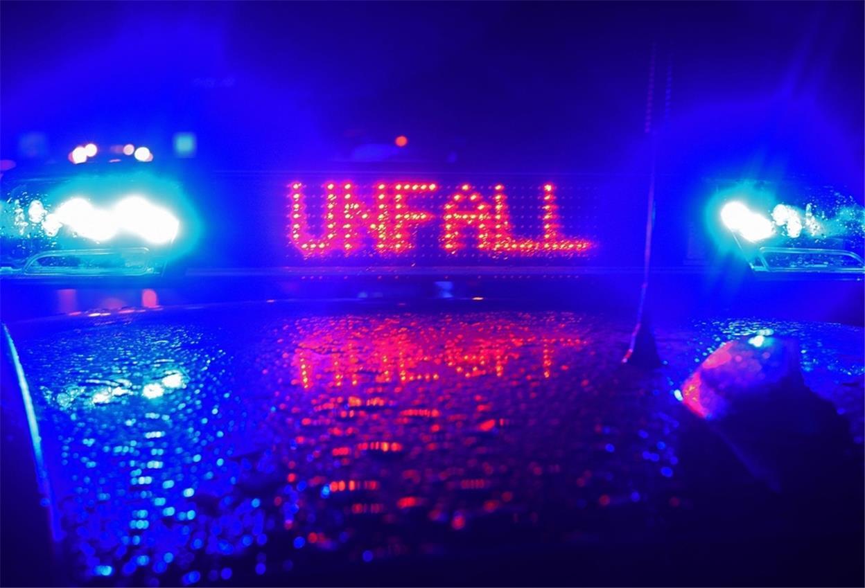  Polizei Blaulicht bei Unfallaufnahme. 