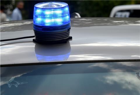 Die Polizei sucht nach Zeugen des Unfalls an der Georgstraße. Der Fahrer des Lastwagens flüchtete vom Unfallort.