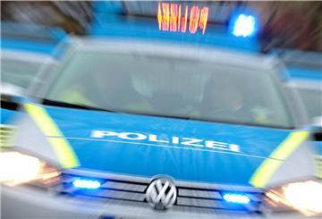 Die Polizei sucht zwei Unbekannte, die in Elsdorf einen Laden überfallen haben. 