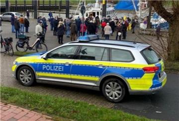 Die Polizei war am Donnerstagvormittag im Hafen von Fedderwardersiel im Einsatz.