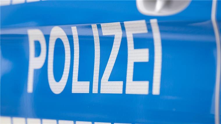 Spaziergänger finden Knochen an der Luhe Die Polizei will nun herausfinden, ob der Knochen zu einem Vermissten gehört. (Symbolbild)