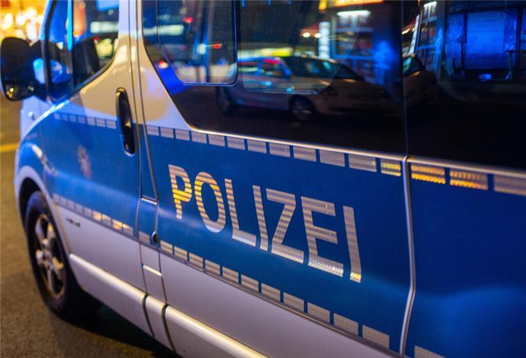 Ausraster am Bremerhavener Hauptbahnhof: Mann schlägt in Imbiss zu Die Polizei wurde zu einem Streit in einem Schnellrestaurant in Bremerhaven gerufen.