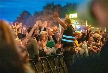 Die Polizei zieht ein Fazit zum Deichbrand-Festival. Es wurde friedlich gefeiert wie hier auf dem Foto.