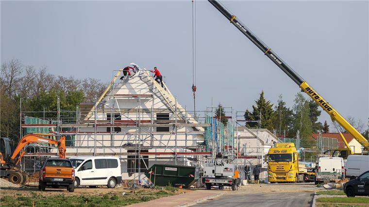 Die Preise für Ein- und Zweifamilienhäuser sind innerhalb eines Jahres um 23 Prozent gestiegen. Doch seit Mitte 2022 gibt es eine gegenläufige Tendenz: Die Preise fallen wieder.