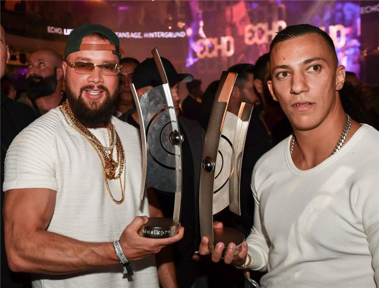 Die preisgekrönten Rapper Kollegah und Farid Bang sorgten für massive Proteste bei der Echo-Verleihung.