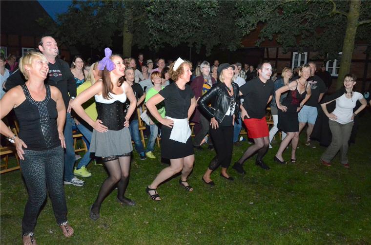 Open-Air-Kino in Sellstedt Die Premiere des Open-Air-Kinos in Sellstedt im vergangenen Sommer war ein Renner: Über 200 Rocky-Horror-Fans feierten den Film. Foto Archiv