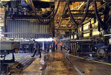 Die Produktion von Zink ist sehr energieintensiv. Die Nordenhamer Zinkhütte verbraucht so viel Strom wie 170 000 Vier-Personen-Haushalte.