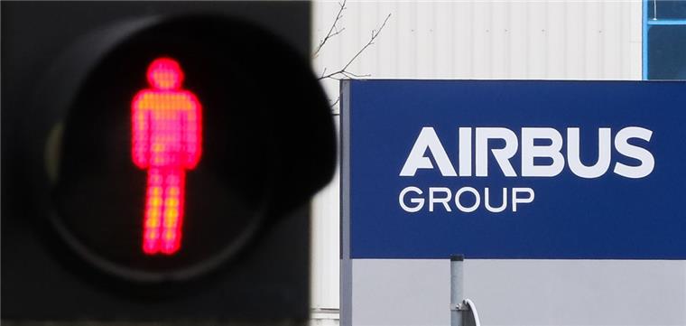 Airbus: Auftragsflaute bringt 3700 Stellen in Gefahr Die Produktionskürzungen bei Airbus betreffen 3700 Stellen. das kann auch Folgen für das Werk in Bremen haben.