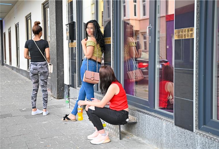 Trotz Verbots: Bremerhavens Prostituierte müssen weiter arbeiten Die Prostituierten in der Lessingstraße gehen trotz Verbots offenbar weiter anschaffen.