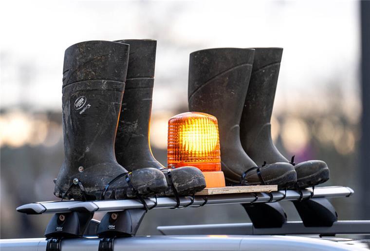 Bauernproteste gehen weiter: Am Mittwoch werden größere Blockaden erwartet Die Proteste der Landwirte gehen auch am Dienstag weiter. Eine Aktion soll in Stade stattfinden.