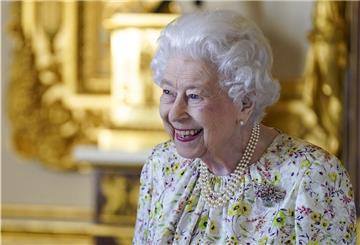 Queen Elizabeth II. im White Drawing Room von Schloss Windsor