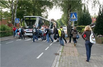 Die Querung der Kanalstraße stellt für die Schüler einen großen Gefahrenpunkt dar.