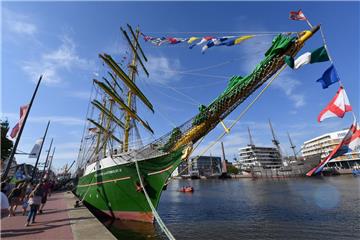 Die &quot;Alexander von Humboldt II&quot; darf beim Seestadtfest nicht fehlen. F...