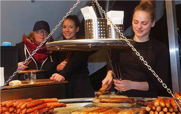 Die "Drei Damen vom Grill" hatten ordentlich was zu tun. "Rock in...