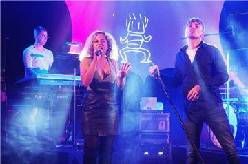 Die &quot;Grace&quot; Sängerin im Rampenlicht am Freitagabend. Foto: Stehn