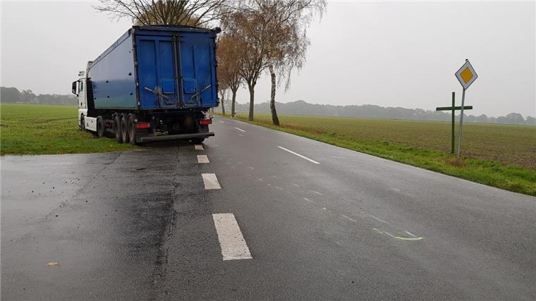 Unfall in Ottersberg: 17-jährige Radfahrerin kommt ums Leben Die Radfahrerin wurde in Ottersberg von einem Lastwagen erfasst.