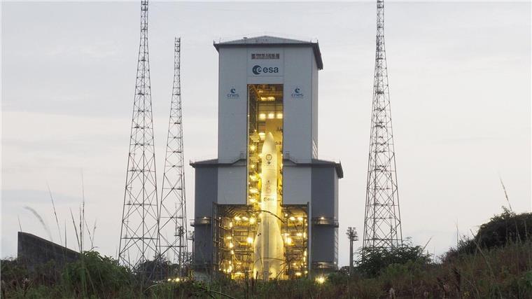 Ariane 6 fliegt ins All - ein fast kompletter Erfolg Die Rakete ist 56 Meter hoch und 540 Tonnen schwer.