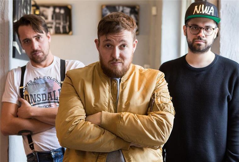 Danger Dan: Ausbleibende Solidarität mit Juden enttäuschend Die Rapper der Antilopen Gang: Danger Dan, Panik Panzer und Koljah (l-r). (Archivbild)