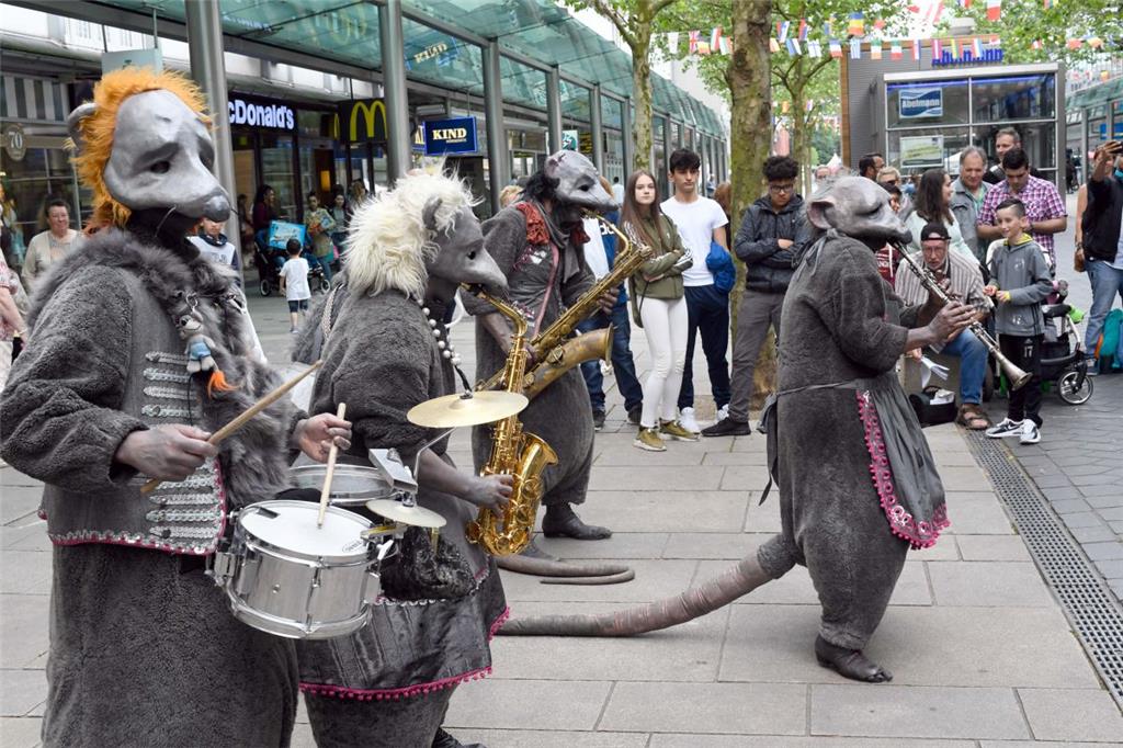 Die Rattenband marschierte durch die &quot;Bürger&quot;. Foto: Scheer