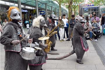 Die Rattenband marschierte durch die &quot;Bürger&quot;. Foto: Scheer