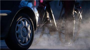 Die Regierungschefs aus Niedersachsen, Baden-Württemberg und Bayern fordern von EU-Kommissionspräsidentin Ursula von der Leyen (CDU) eine Aussetzung der neuen Strafzahlungen für besonders klimaschädliche Flotten von Autobauern. (Illustration)
